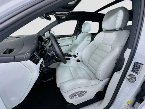 2025 Porsche Macan S
