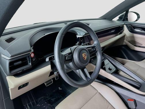 2025 Porsche Macan 4S