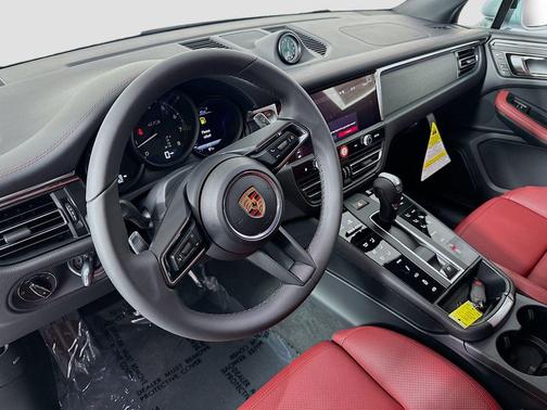 Dolomite 2026 Porsche Macan Macan GTS