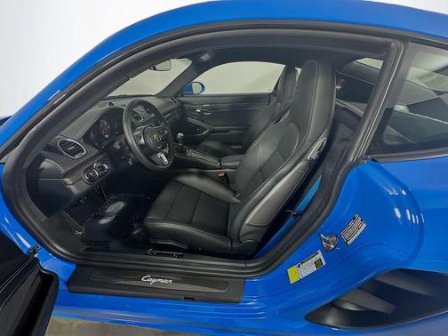 2025 Porsche 718 Cayman Style Edition