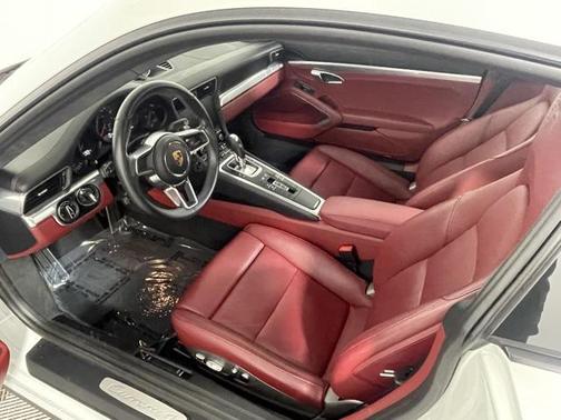 2017 Porsche 911 Carrera 4