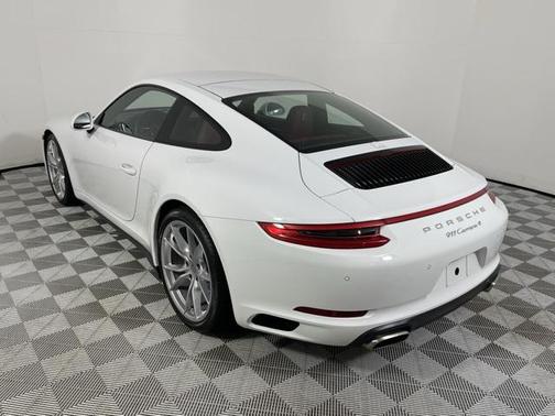 2017 Porsche 911 Carrera 4