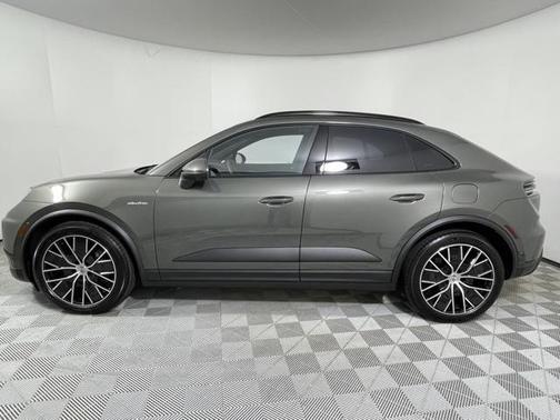 2025 Porsche Macan RWD