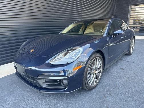 2023 Porsche Panamera E-Hybrid 4