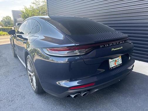 2023 Porsche Panamera E-Hybrid 4
