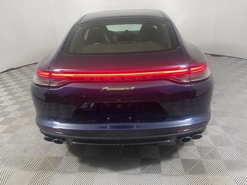 2023 Porsche Panamera E-Hybrid 4