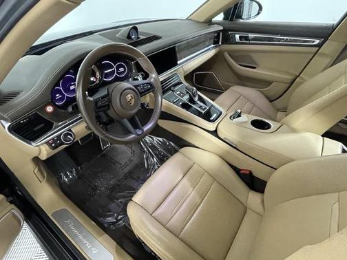 2023 Porsche Panamera E-Hybrid 4