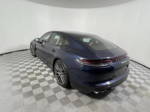 2023 Porsche Panamera E-Hybrid 4