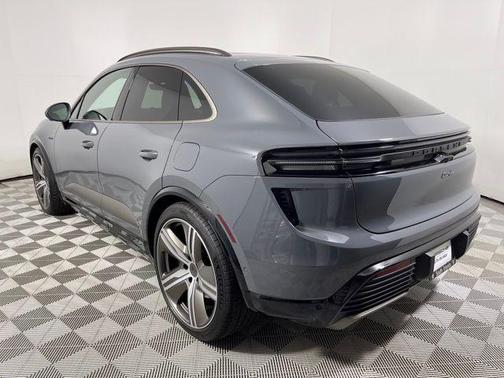 2025 Porsche Macan Turbo