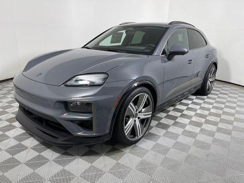 2025 Porsche Macan Turbo