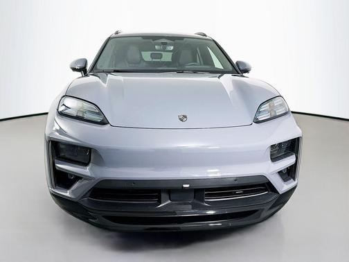 2025 Porsche Macan Turbo