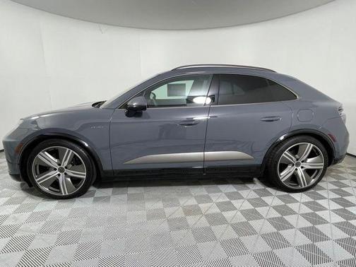 2025 Porsche Macan Turbo