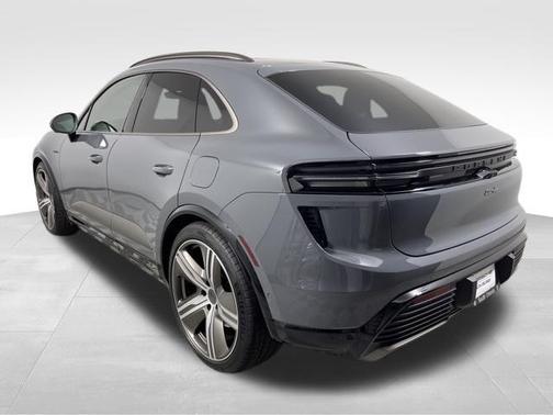 2025 Porsche Macan Turbo