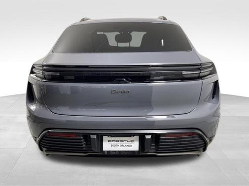 2025 Porsche Macan Turbo