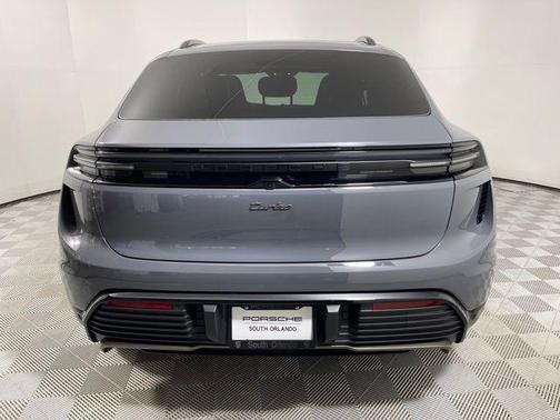 2025 Porsche Macan Turbo