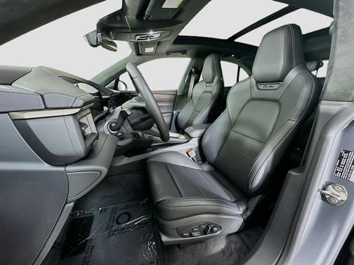 2025 Porsche Macan Turbo