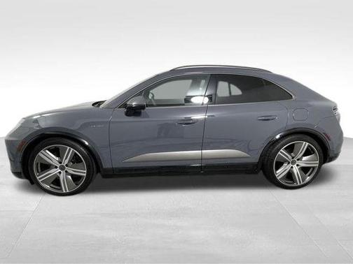 2025 Porsche Macan Turbo