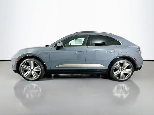 2025 Porsche Macan Turbo