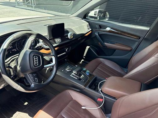 White 2019 Audi Q5 2.0T Premium