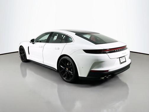 2026 Porsche Panamera 4