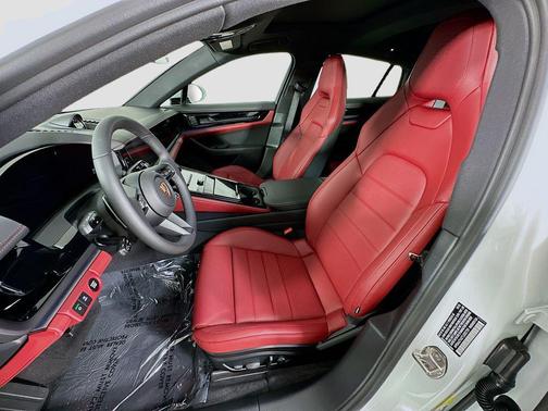 2026 Porsche Panamera 4
