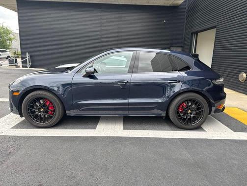 Night Blue Metallic 2021 Porsche Macan Macan GTS