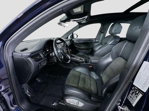 Night Blue Metallic 2021 Porsche Macan Macan GTS