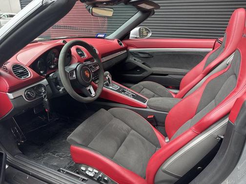 GT Silver Metallic 2022 Porsche 718 Spyder