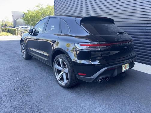 Jet Black Metallic 2024 Porsche Macan Macan