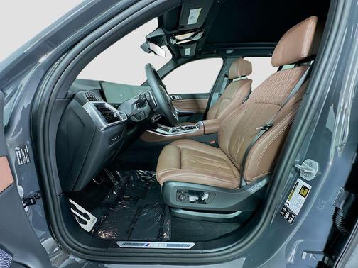 Dravit Gray Metallic 2026 BMW X5 M60i
