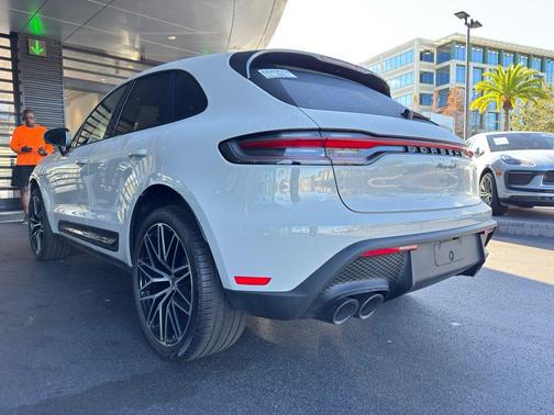 2025 Porsche Macan T