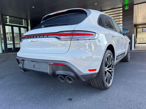 2025 Porsche Macan T