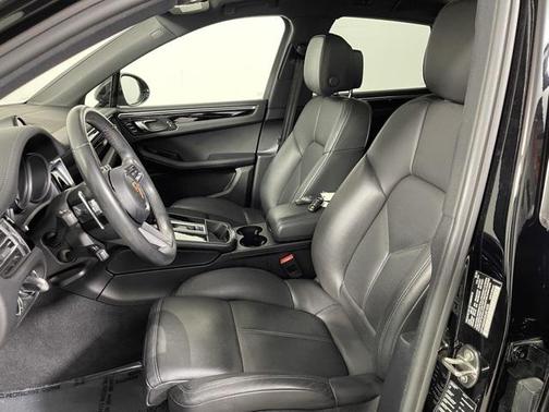 2022 Porsche Macan Base