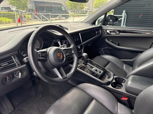2022 Porsche Macan Base