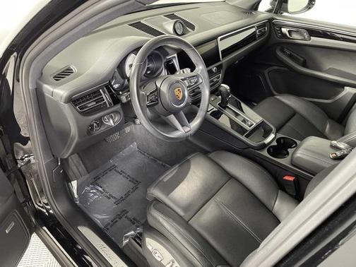 2022 Porsche Macan Base