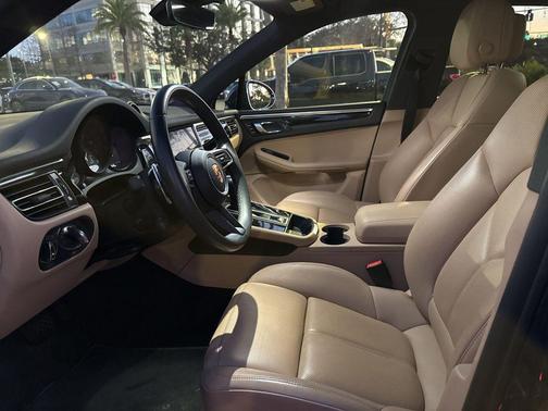2023 Porsche Macan 