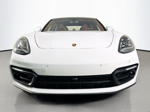 2023 Porsche Panamera Platinum Edition