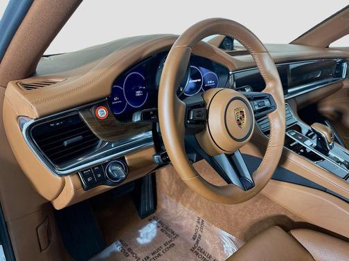 2023 Porsche Panamera Platinum Edition