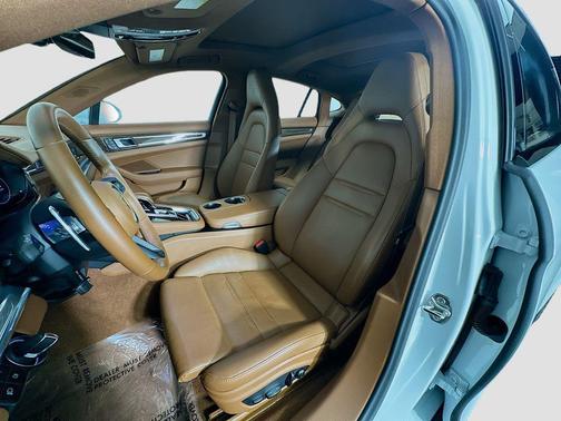2023 Porsche Panamera Platinum Edition