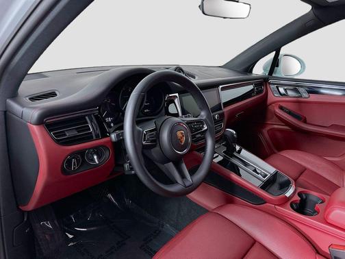 Carrara White Metallic 2026 Porsche Macan Macan