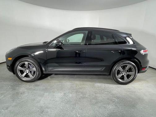 2025 Porsche Macan T