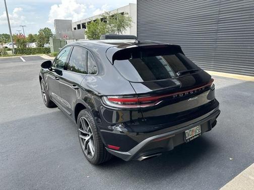 2024 Porsche Macan Base