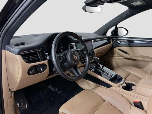 Jet Black Metallic 2024 Porsche Macan Macan