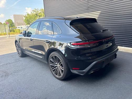 Jet Black Metallic 2024 Porsche Macan Macan