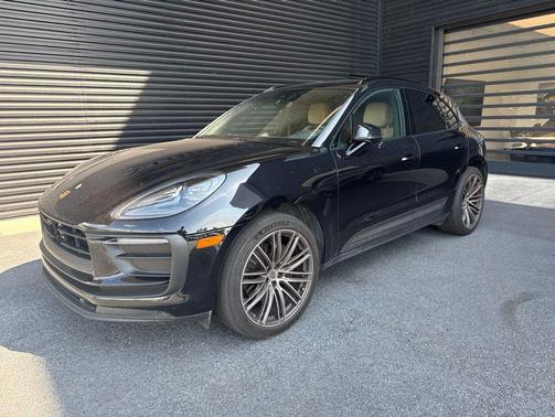 Jet Black Metallic 2024 Porsche Macan Macan
