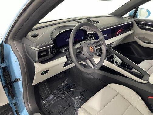 2025 Porsche Macan 4