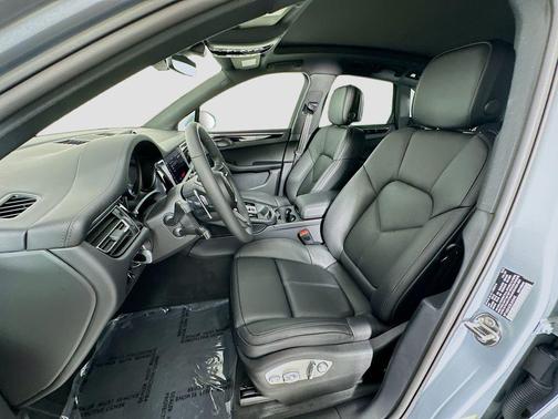 2025 Porsche Macan S
