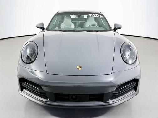 2025 Porsche 911 Carrera