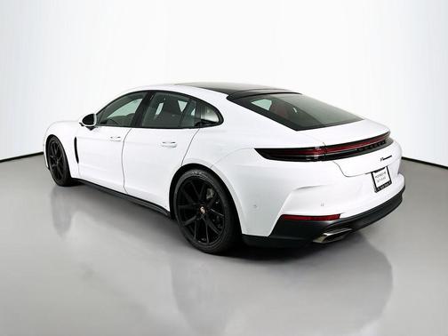 2026 Porsche Panamera 