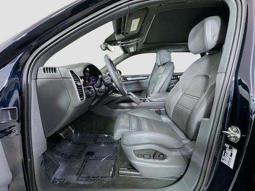 2023 Porsche Cayenne Platinum Edition